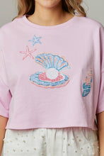 Seashell Sequin Patch Cropped Tee
